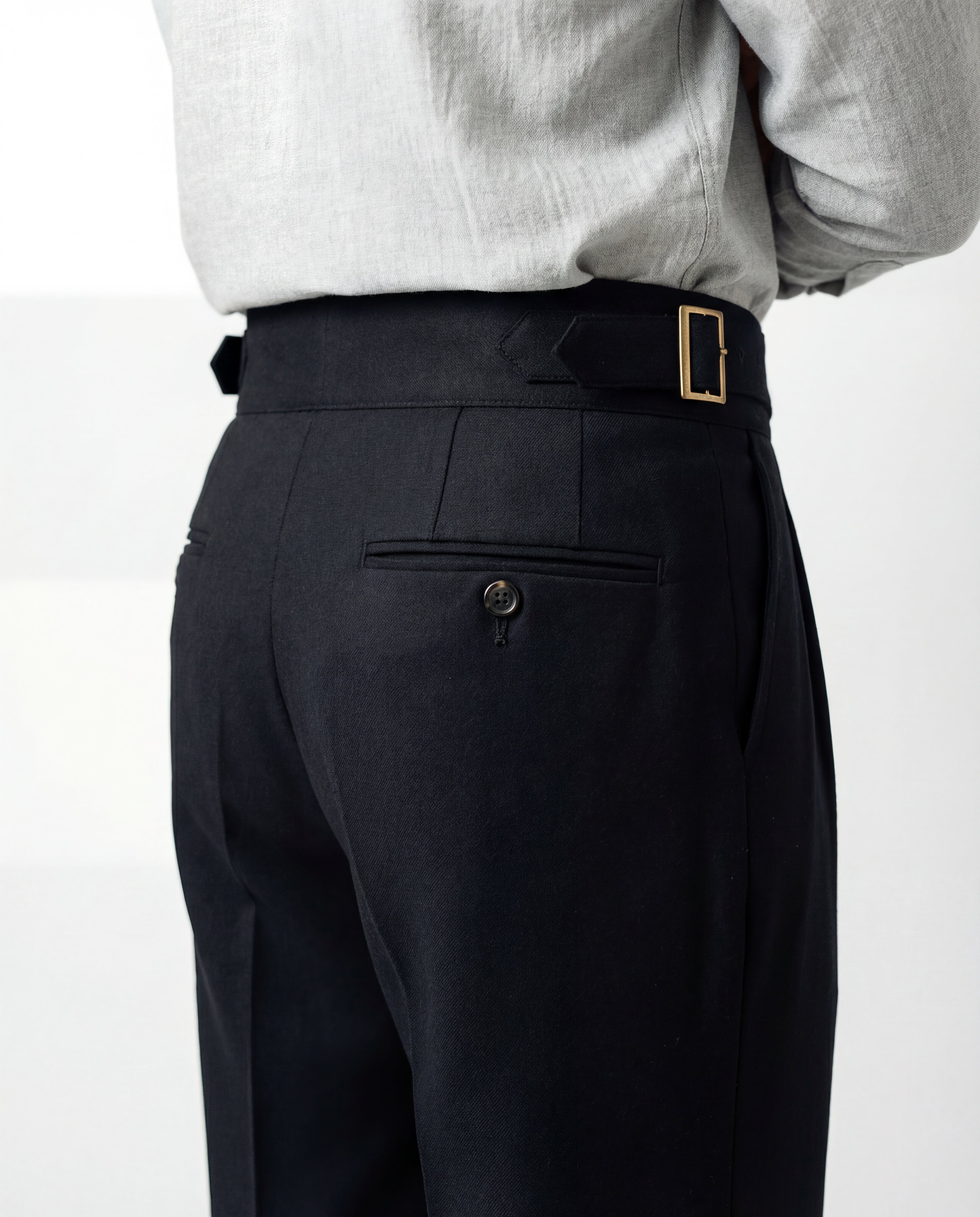 מכנסיים מונצה