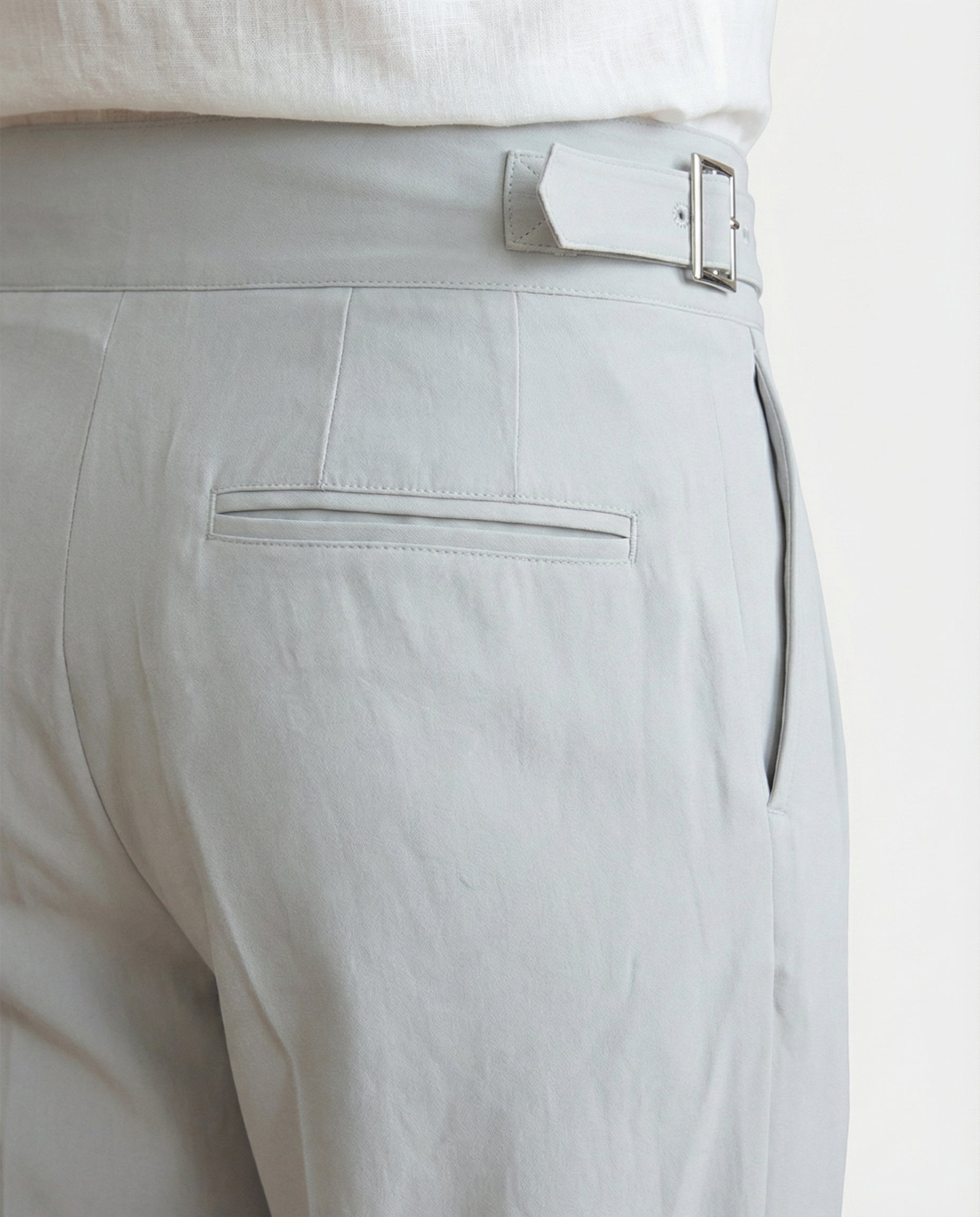 מכנסיים מונצה