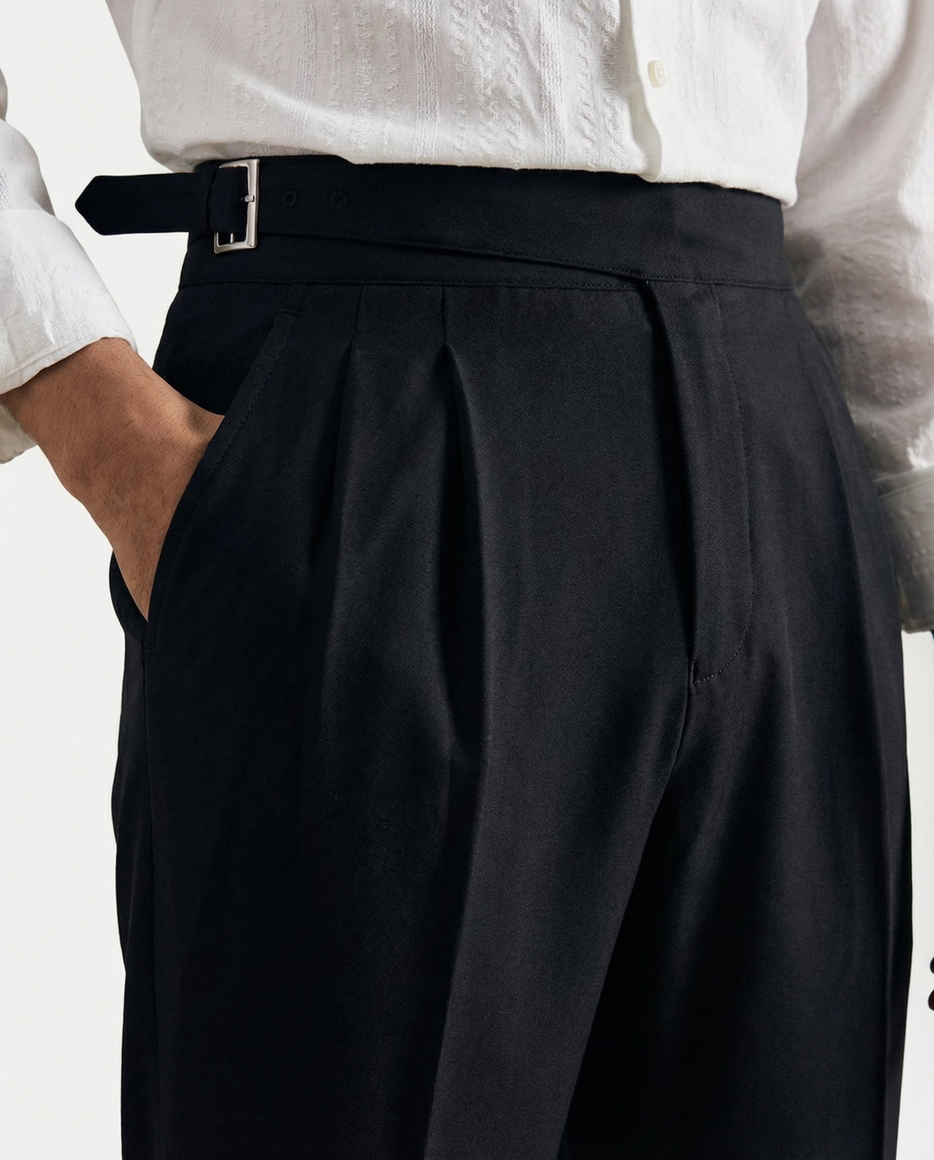 מכנסיים מונצה