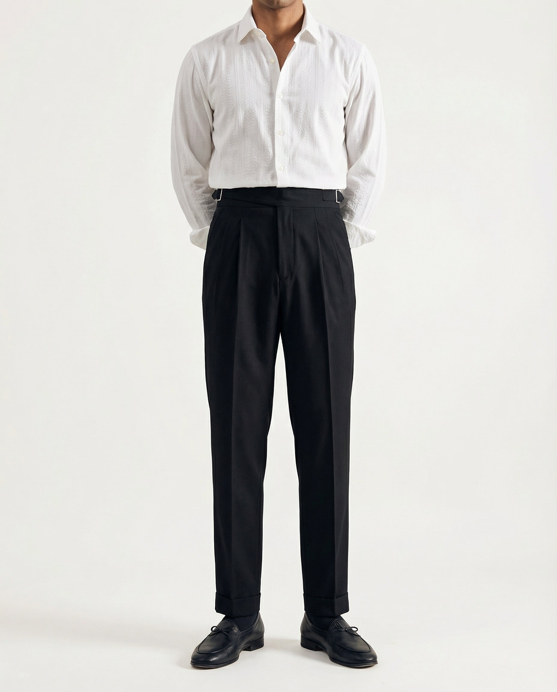 מכנסיים מונצה