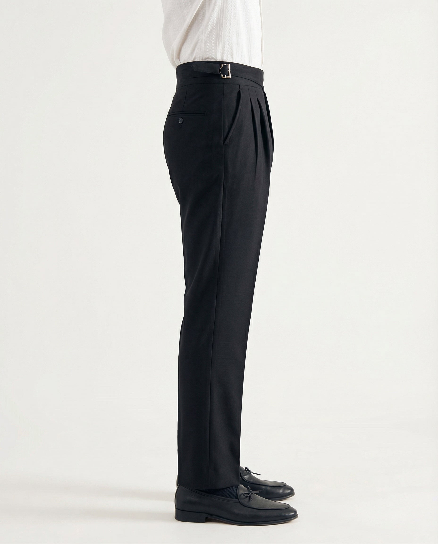 מכנסיים מונצה