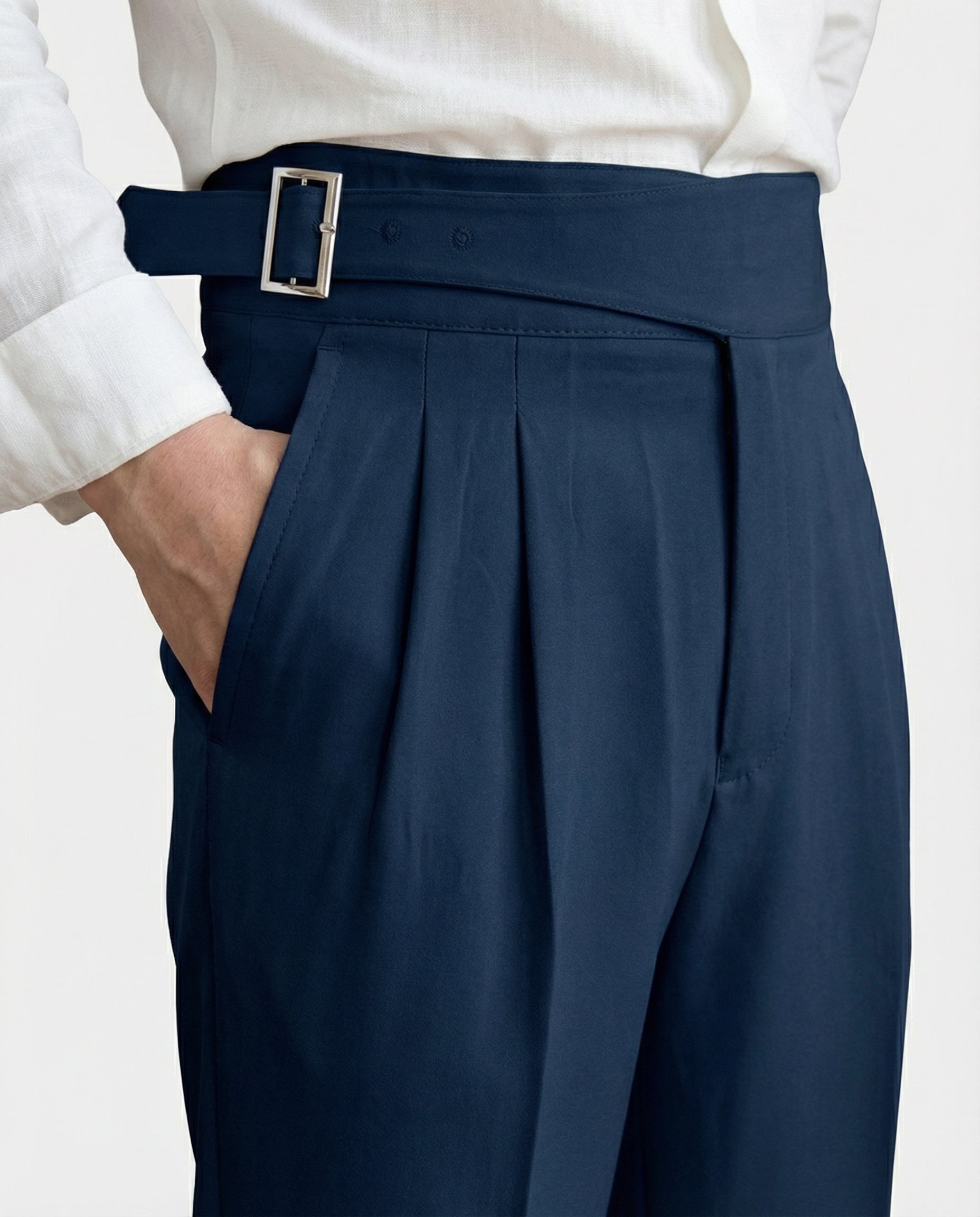 מכנסיים מונצה