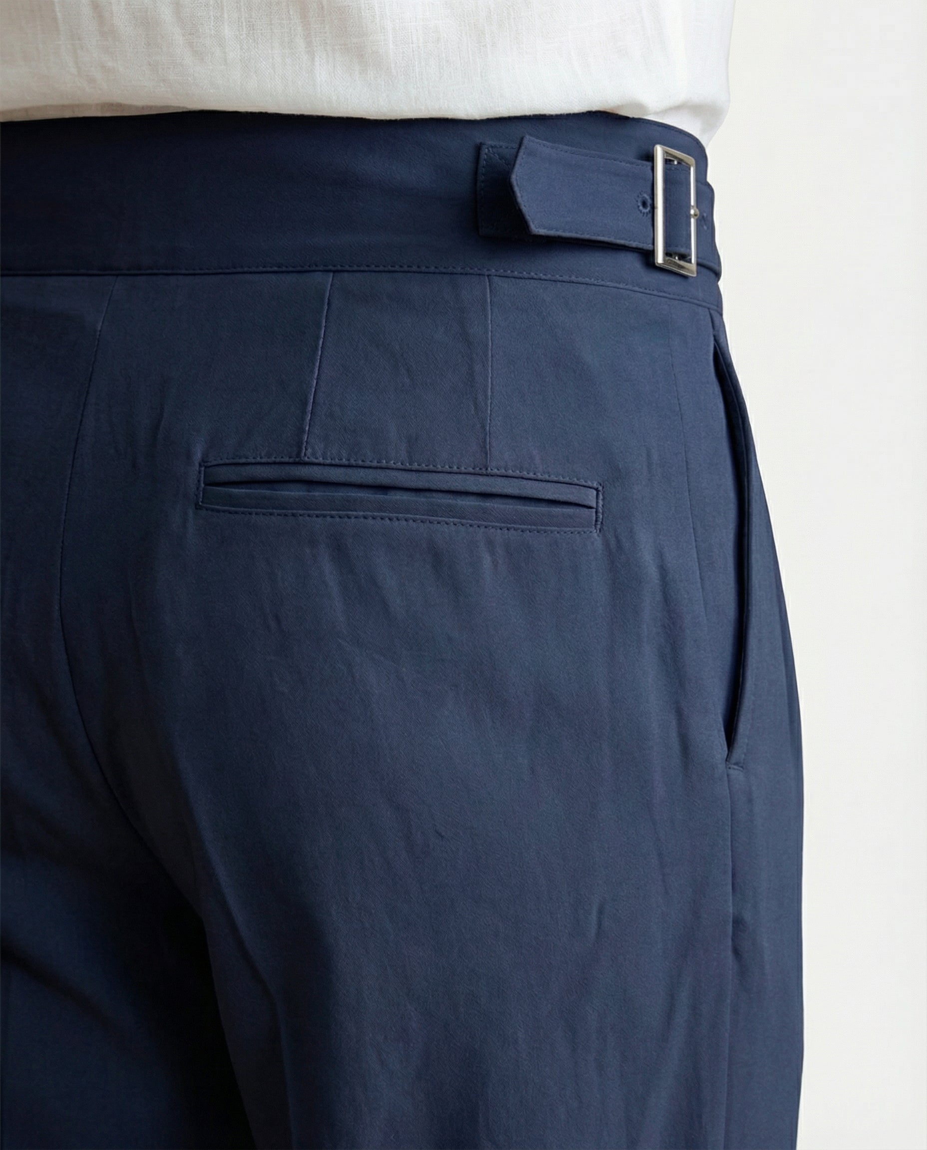 מכנסיים מונצה